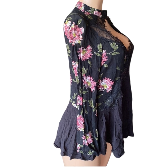 Daytrip Black Floral Lace Cutout Blouse Women’s Size Large Long Sleeve Peplum - Picture 3 of 13